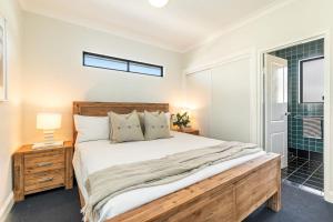 Arcoola 1 - Overlooking Main Beach -Holiday Yamba