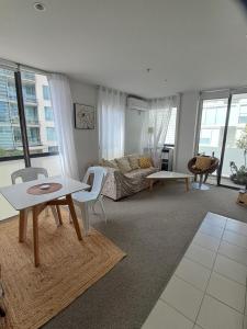 Pool-bikes-escooter! 2bed central
