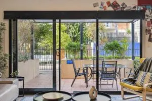 Spacious 3-Level Townhouse with Pool in Northbridge - Perth