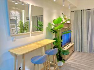 Modern Studio by Airport & Malls