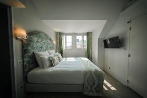 Hotels BRIT HOTEL PRIVILEGE LISIEUX - La Villa des Arts : Chambre Familiale