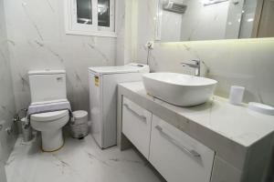 2BR Apartment next to the Metro station