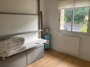 Sejours chez l'habitant Chambre au calme avec salle d-eau entre le centre de Vannes et la foret de Saint Ave : photos des chambres