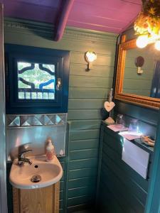 Maisons de vacances Roulotte, pleine de charme : photos des chambres