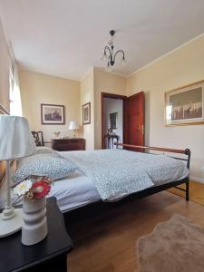 Ground floor homey apartment in a country home 