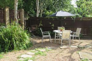 Luxurious & Sunny Garden Flat near Pinner Station