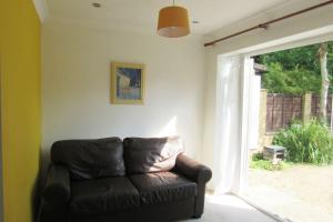 Luxurious & Sunny Garden Flat near Pinner Station
