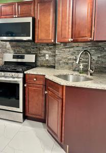 Luxury Guest Home - 10 Min to JFK