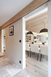 Super Luxury Serviced Apartment next to Gstaad