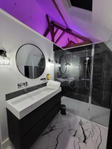 La suite Baroque jacuzzi au cœur du château de Boissettes