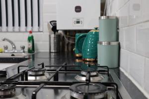 1 Bed Apartment - Sleeps 6 with Parking