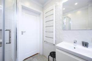 3 Maja 32B -B by Homeprime