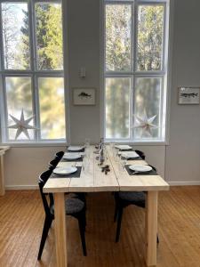 Lapland Borealis Lodge with lake view