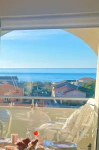 La Sirène - Loft moderne et lumineux avec vue panoramique sur Mer Méditerranée et port de plaisance - 弗龙蒂尼昂