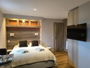 Grand Studio Place Morny refait à neuf