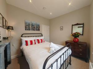 Historic Winchester Apartment