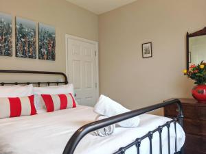 Historic Winchester Apartment