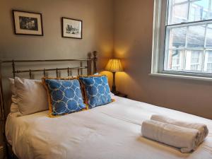 Historic Winchester Apartment