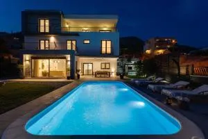 NEW Seaview Villa Judita with 26sqm pool, 5 bedrooms, Playroom - Mravince