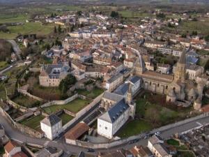 Appartements Number 22 - Le Dorat - Apartment 3 with garden & free parking : photos des chambres