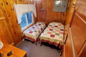 Quiet 2 Bedroom Bass Cabin In The Trees