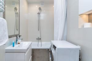 Nad Sudołem Stylish Apartment by BookingHost