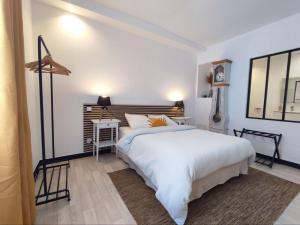 Appart'hotels La Chambre Jaune - Chambre avec salle de bain : photos des chambres