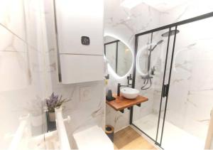 Appartements La MerVeille by MRODBNB - Appart Neuf - Apercu Mer - 25m Plage & Resto - Cine - cheminee - Popcorn : photos des chambres