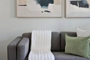 Aquila - Stylish 1-Bed Apartment in Iconic High-Rise City Views