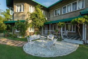 Alaya Stays 3 BHK Pet-friendly with Garden - Chalet Vie Villa