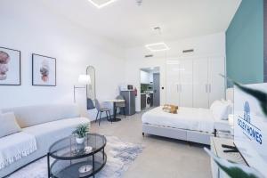 Modern Home in Sports City with Rooftop Pool
