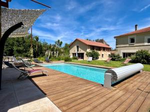 Gîte campagne famille 15 pers Piscine chauffée Jeux enfants Pétanque