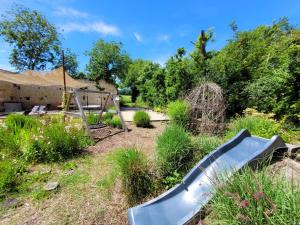 Gîte campagne famille 15 pers Piscine chauffée Jeux enfants Pétanque