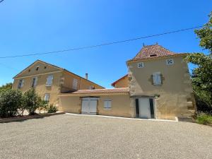 Gîte campagne famille 15 pers Piscine chauffée Jeux enfants Pétanque