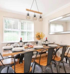 Beautiful Large Modern Home Sleeps 6 , Close to Sea with Games Room