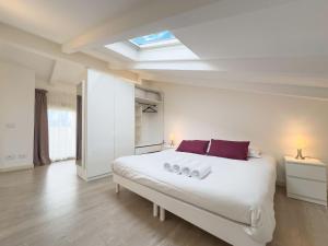 Tony Allard By Winsome Destination 4B