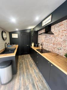 Sleeps14,Sauna,ColdPlunge,Hottub,xboxroom,XLgarden