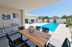 NEW 3-bedroom Villa NaMi overlooking green fields and mountain 