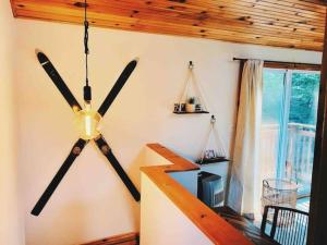 Whispering Woods Cabin - Creekside & Pet Friendly