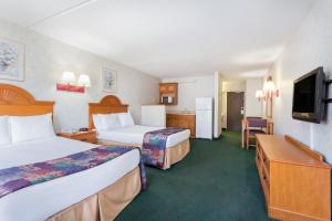 Double Room with Two Double Beds - Kitchenette/Non-Smoking room in Days Inn & Suites by Wyndham Lexington