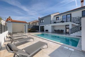 Villa Meri near Pula for 6 people with heated pool & only 500 m from beach