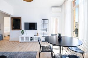 Large 2-bedroom sea view 1 min walk from Monaco