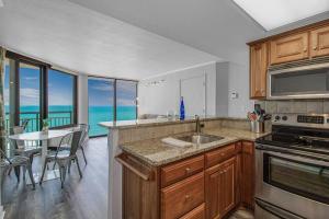 WINTER RATES! Enjoy Luxurious Oceanfront King Suite! Dogs OK! 1406
