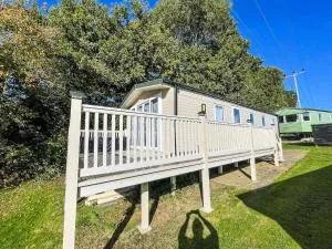 Beautiful 8 Berth Caravan At Valley Farm Holiday Park, Essex Ref 46362V - Great Clacton