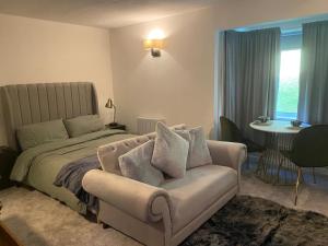 Nw2 Studio Flat mins to London