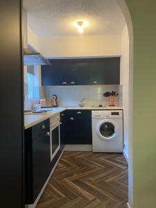 Nw2 Studio Flat mins to London