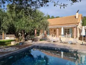 Villa Leïa, luxury villa for 6 people with pool - Kalamaki