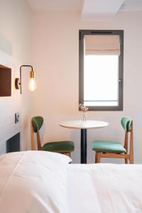 Appart'hotels Appart-hotel Le Corot - Acces Autonome - Saint-Junien Centre : photos des chambres