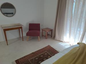 Upmarket, Spacious & Only 100m to Main Beach