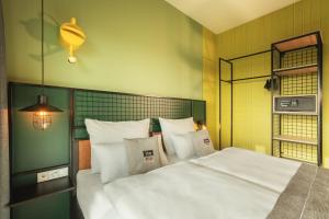 Standard Queen Room room in the niu Dwarf